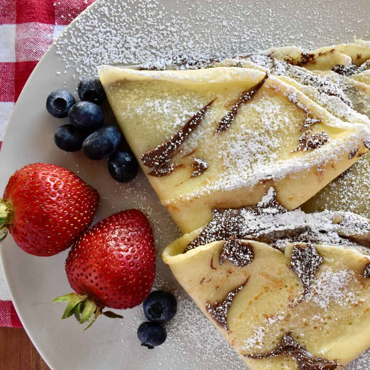 Homemade Nutella Crepes: A Quick & Delicious Sweet Craving Fix